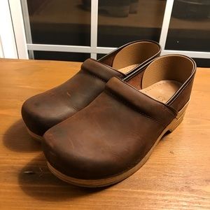 NWOT Brown Dansko Clogs